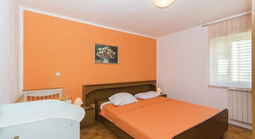 2 Bedroom Stunning Home In Pula Vakantiehuis