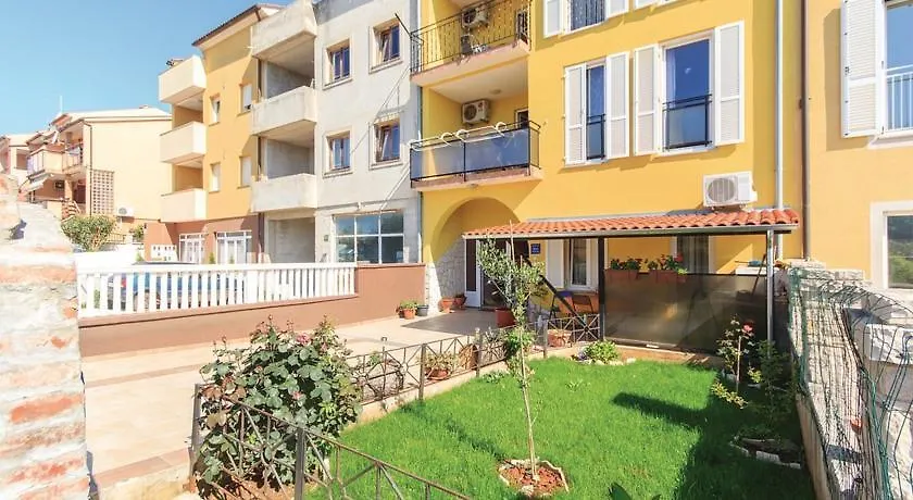 2 Bedroom Stunning Home In Pula