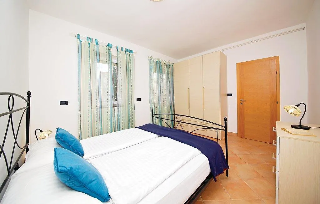 2 Bedroom Stunning Home In Pula
