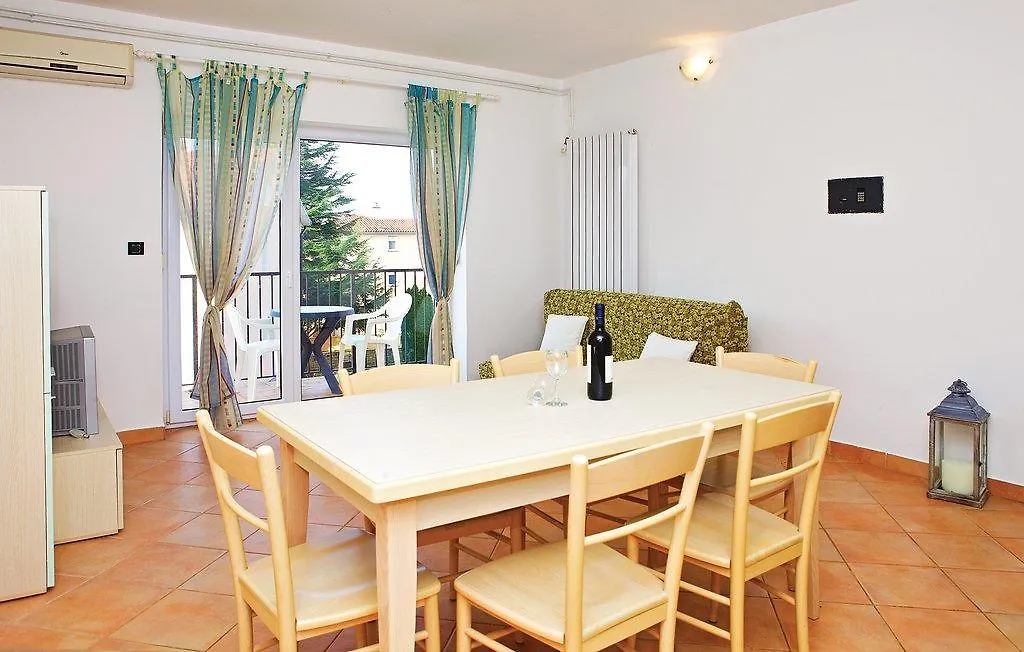 2 Bedroom Stunning Home In Pula