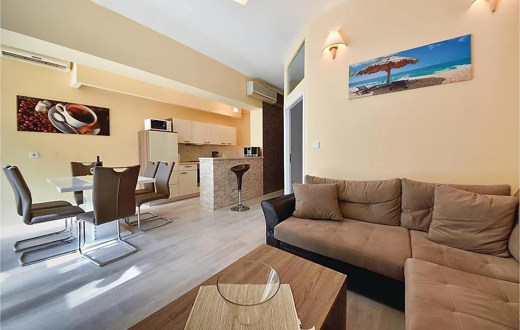Vakantiehuis 2 Bedroom Stunning Home In Pula