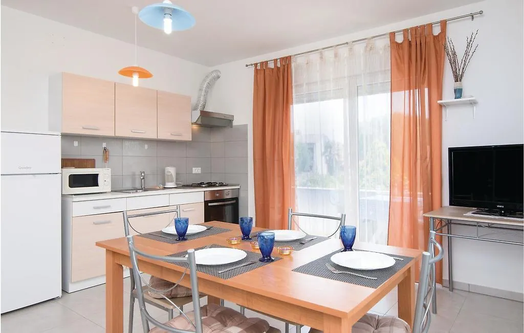 2 Bedroom Stunning Home In Pula
