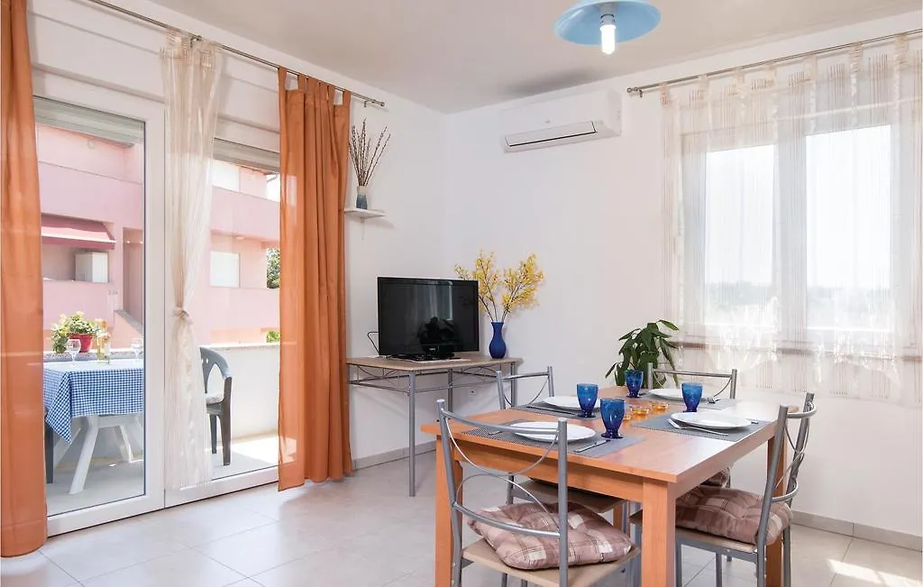 Vakantiehuis 2 Bedroom Stunning Home In Pula Kroatië