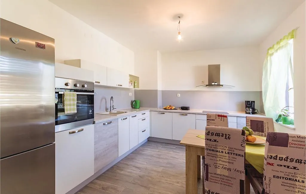2 Bedroom Stunning Home In Pula Vakantiehuis