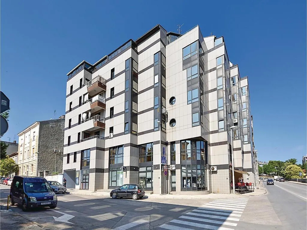 2 Bedroom Stunning Home In Pula 0*,