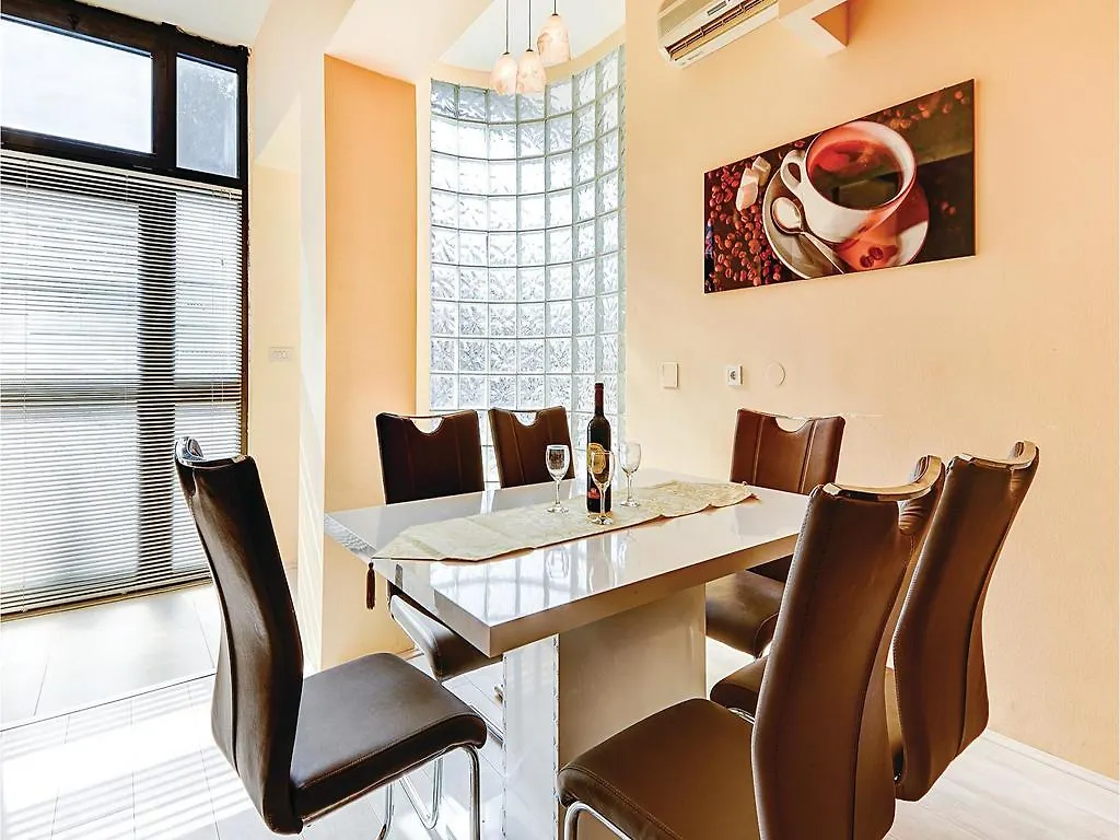 Vakantiehuis 2 Bedroom Stunning Home In Pula